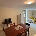 Lucas Apartamento Himare