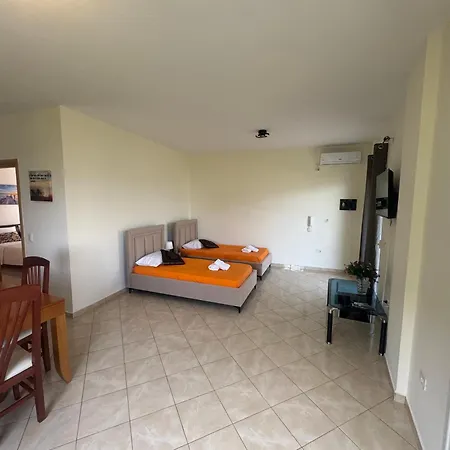 Lucas Apartamento Himare
