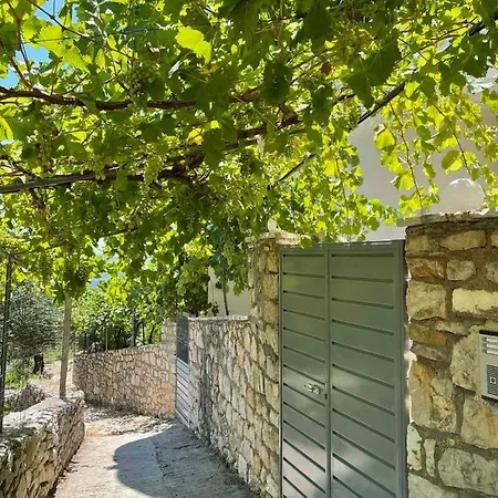 Apartment Lucas Himare