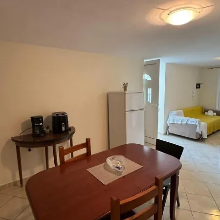 Lucas Apartment Himarë